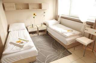 Отели типа «постель и завтрак» Standard Delegacyjny Bed & Breakfast Домброва-Гурнича Двухместный номер эконом-класса с 2 отдельными кроватями-3