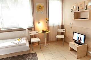 Отели типа «постель и завтрак» Standard Delegacyjny Bed & Breakfast Домброва-Гурнича Двухместный номер эконом-класса с 2 отдельными кроватями-4