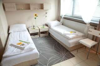 Отели типа «постель и завтрак» Standard Delegacyjny Bed & Breakfast Домброва-Гурнича Двухместный номер эконом-класса с 2 отдельными кроватями-6